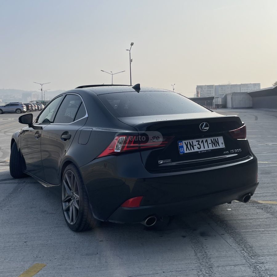 Lexus IS 300 2016 — photo 2