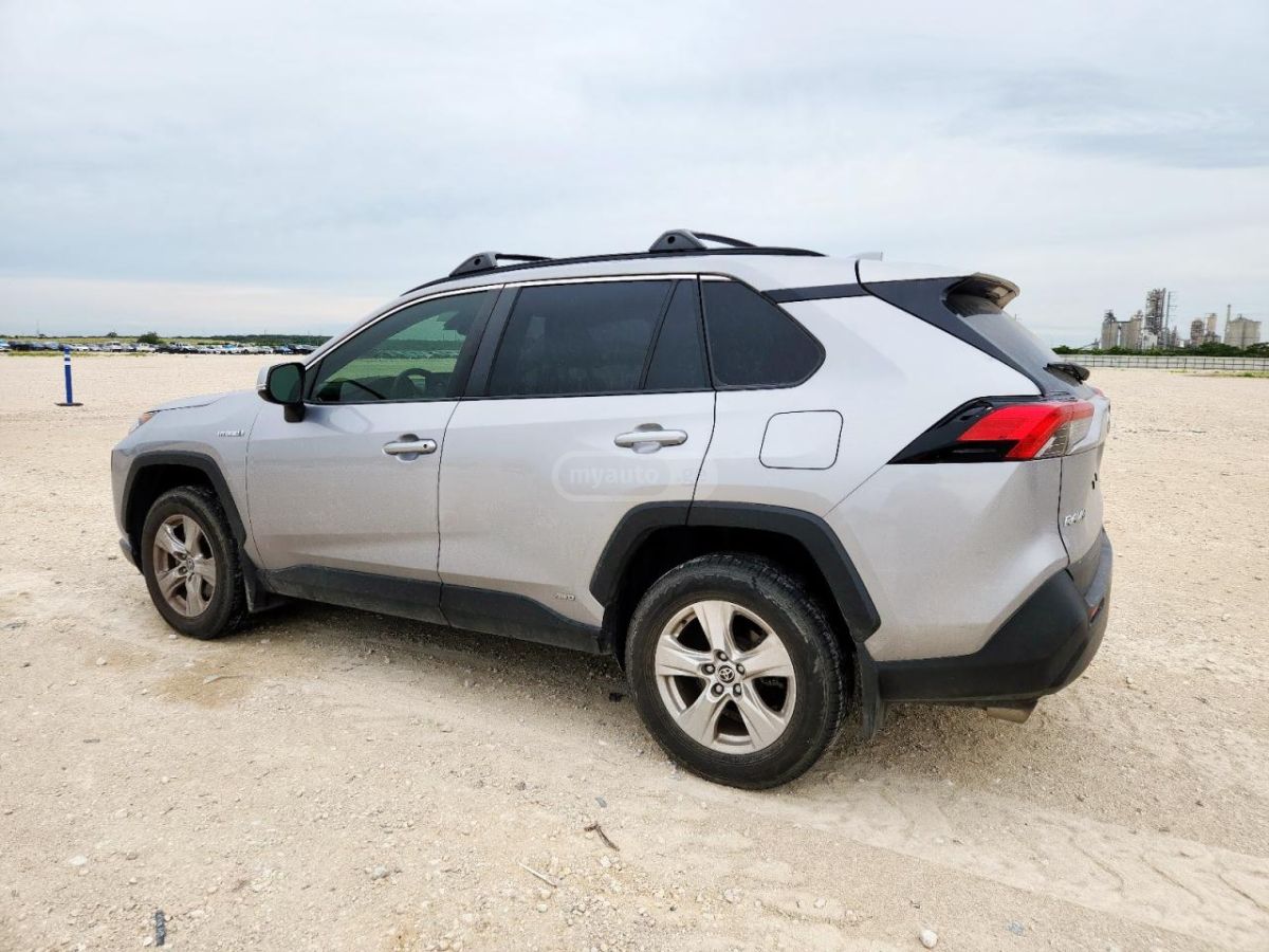 Toyota RAV4 2021 — photo 2