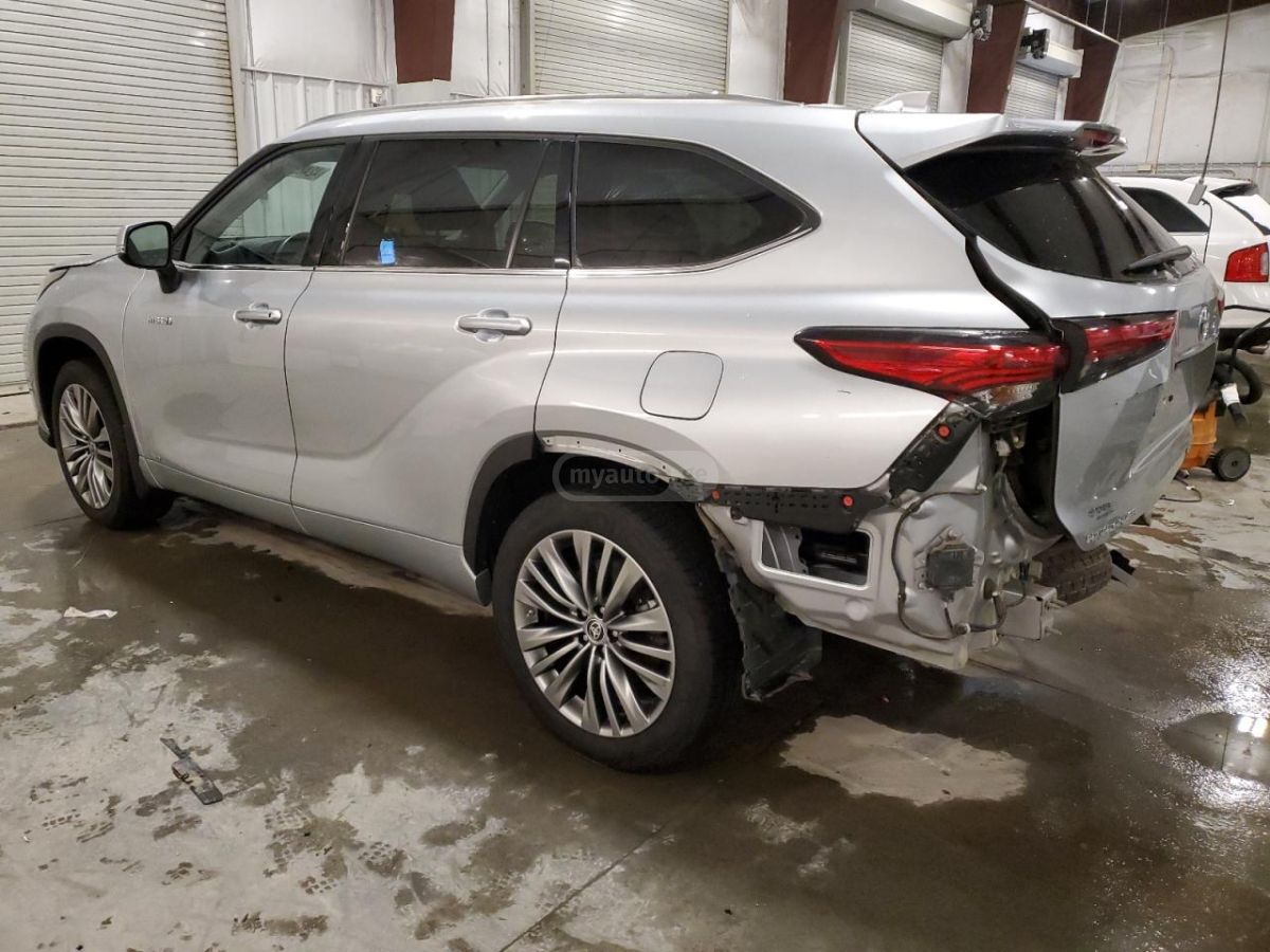 Toyota Highlander 2021 — photo 2