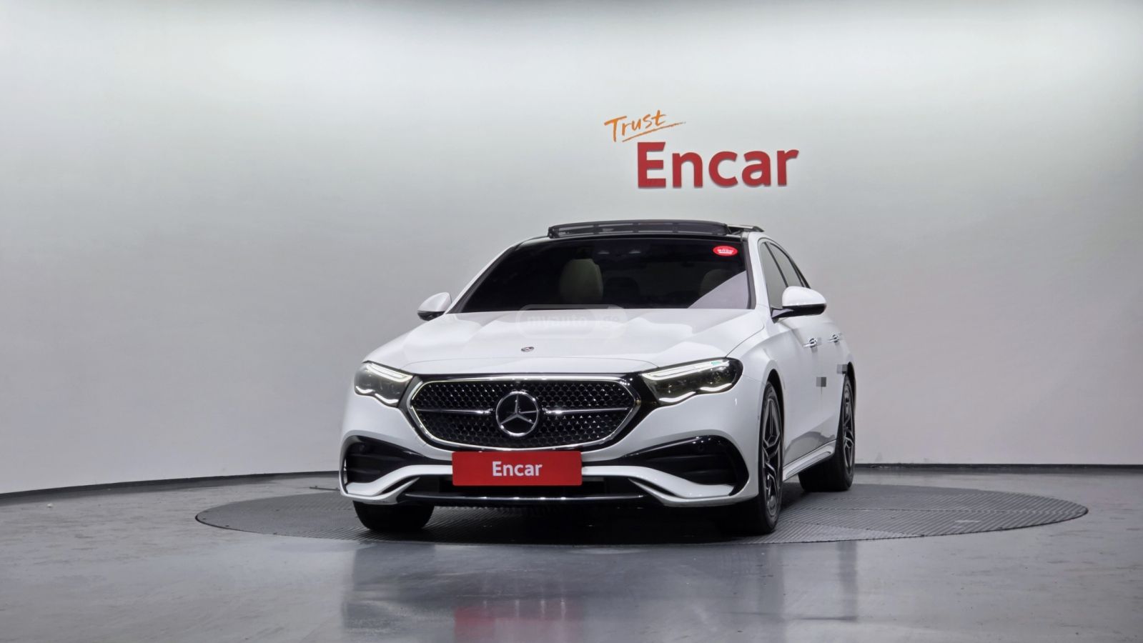 Mercedes-Benz E 300 2024 — photo 2