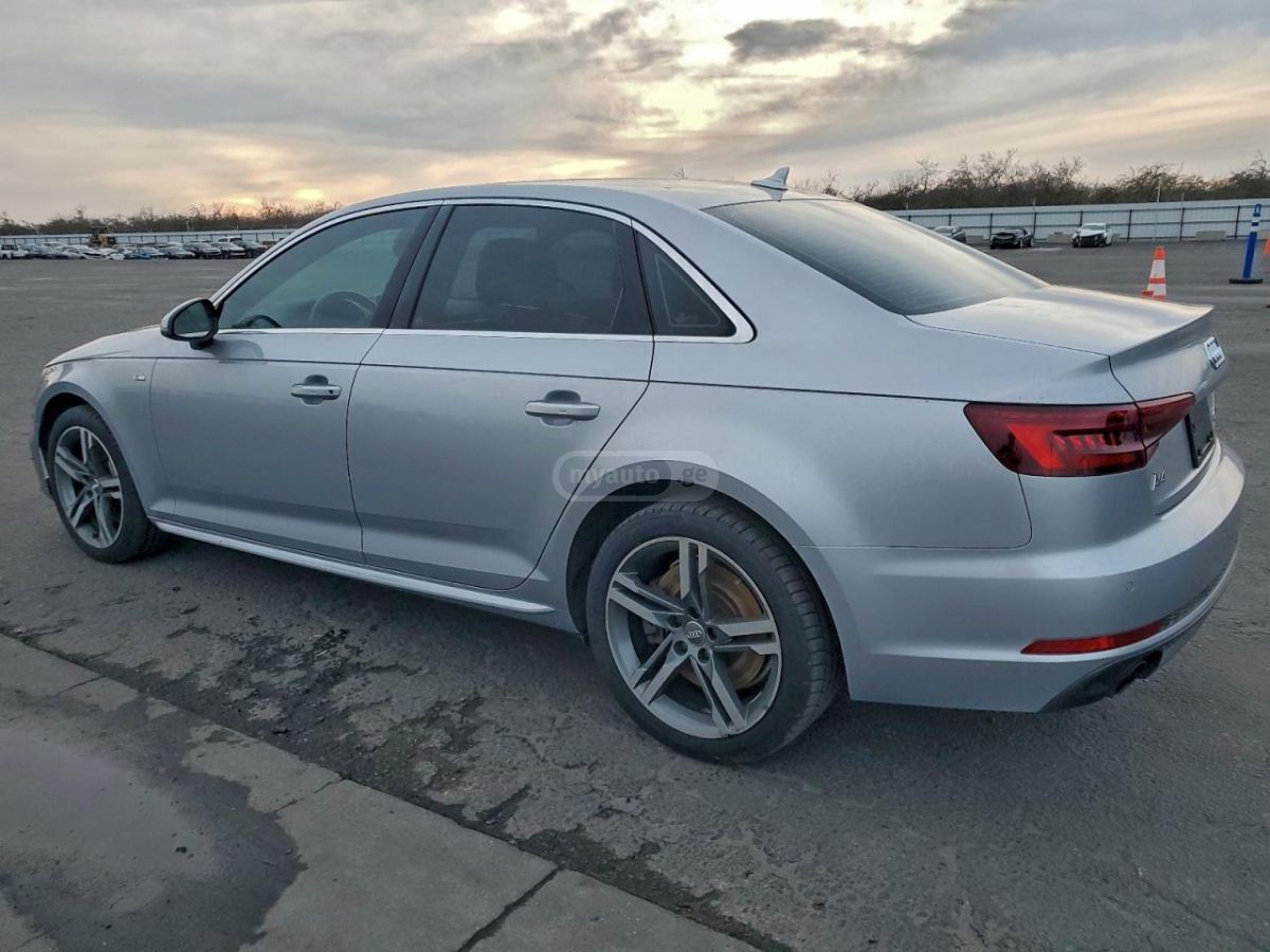 Audi A4 2018 — photo 2