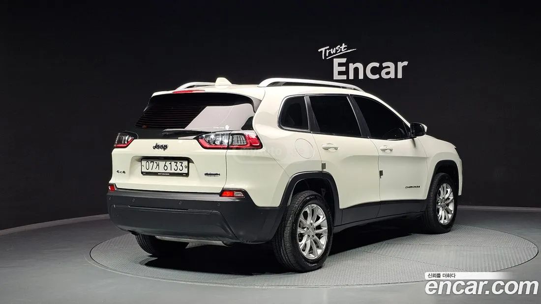 Jeep Cherokee 2019 — photo 2