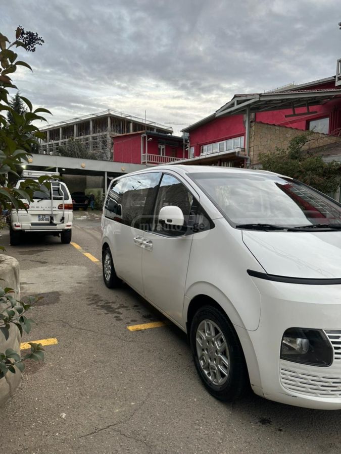 Hyundai Staria 2022 — photo 2
