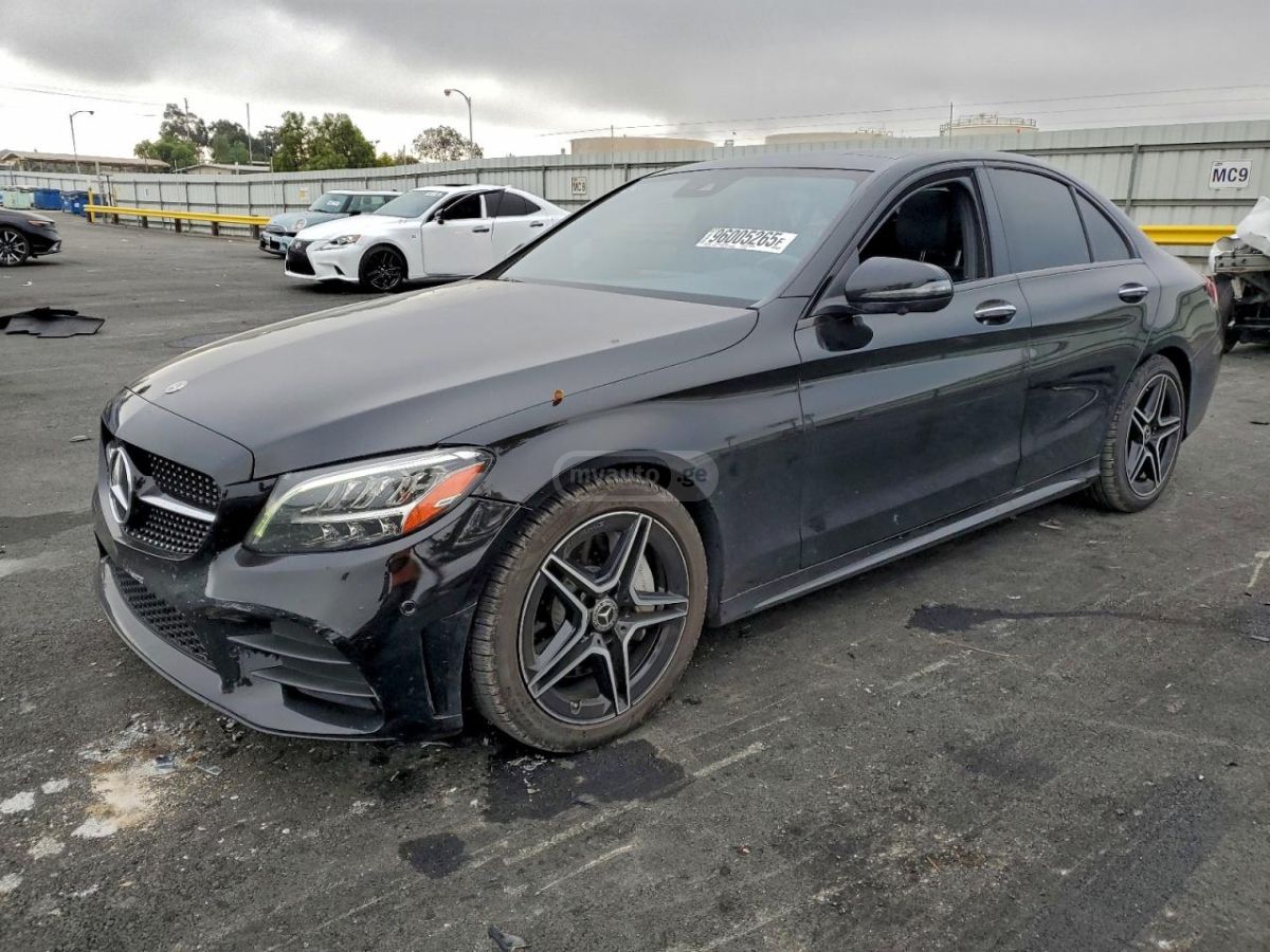 Mercedes-Benz C 300 2020 — photo 2
