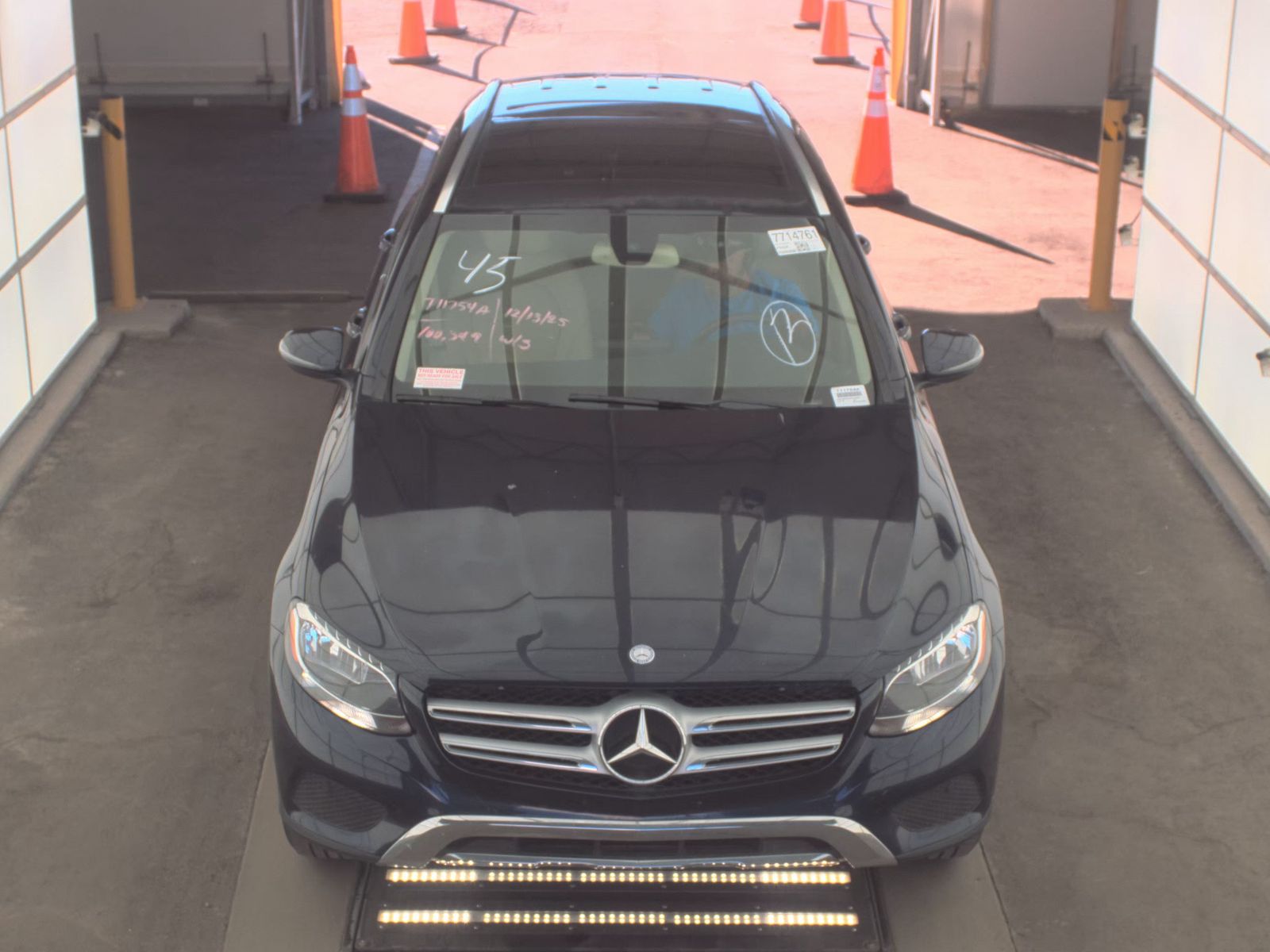 Mercedes-Benz GLC 300 2017 — photo 2