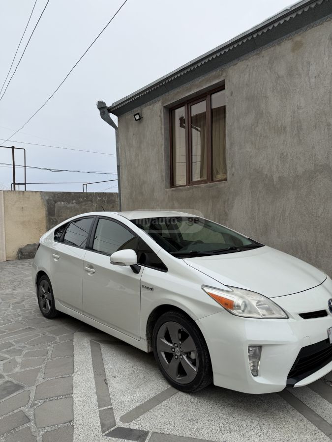 Toyota Prius 2014 — photo 2