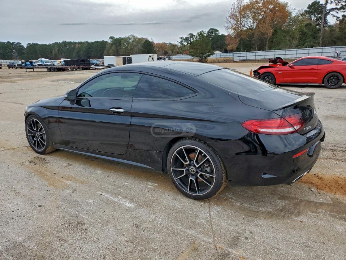 Mercedes-Benz C 300 2019 — photo 2