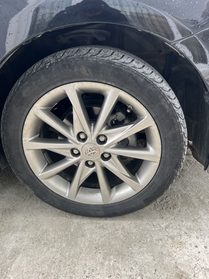 Toyota Prius V 2014 — photo 2