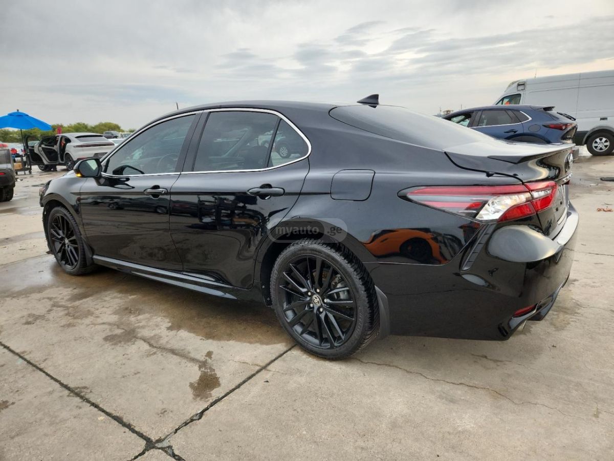 Toyota Camry 2023 — photo 2