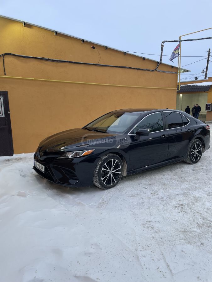 Toyota Camry 2020 — photo 2