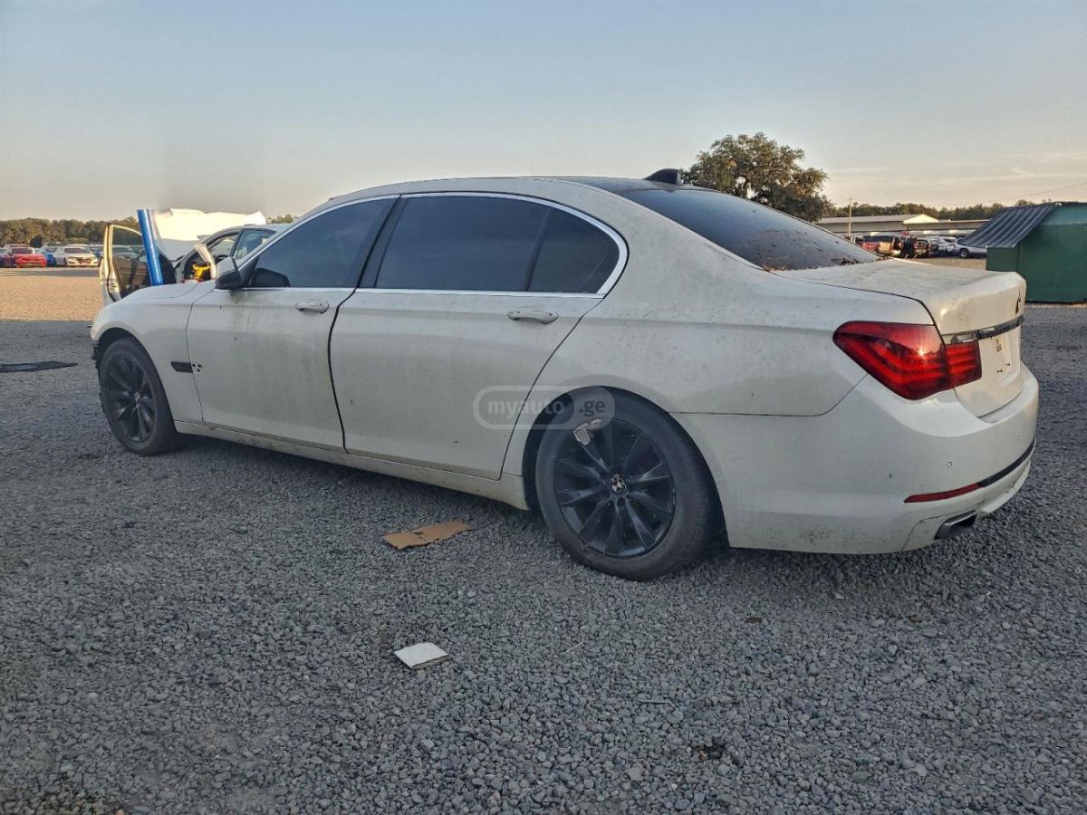 BMW 740 2014 — photo 2