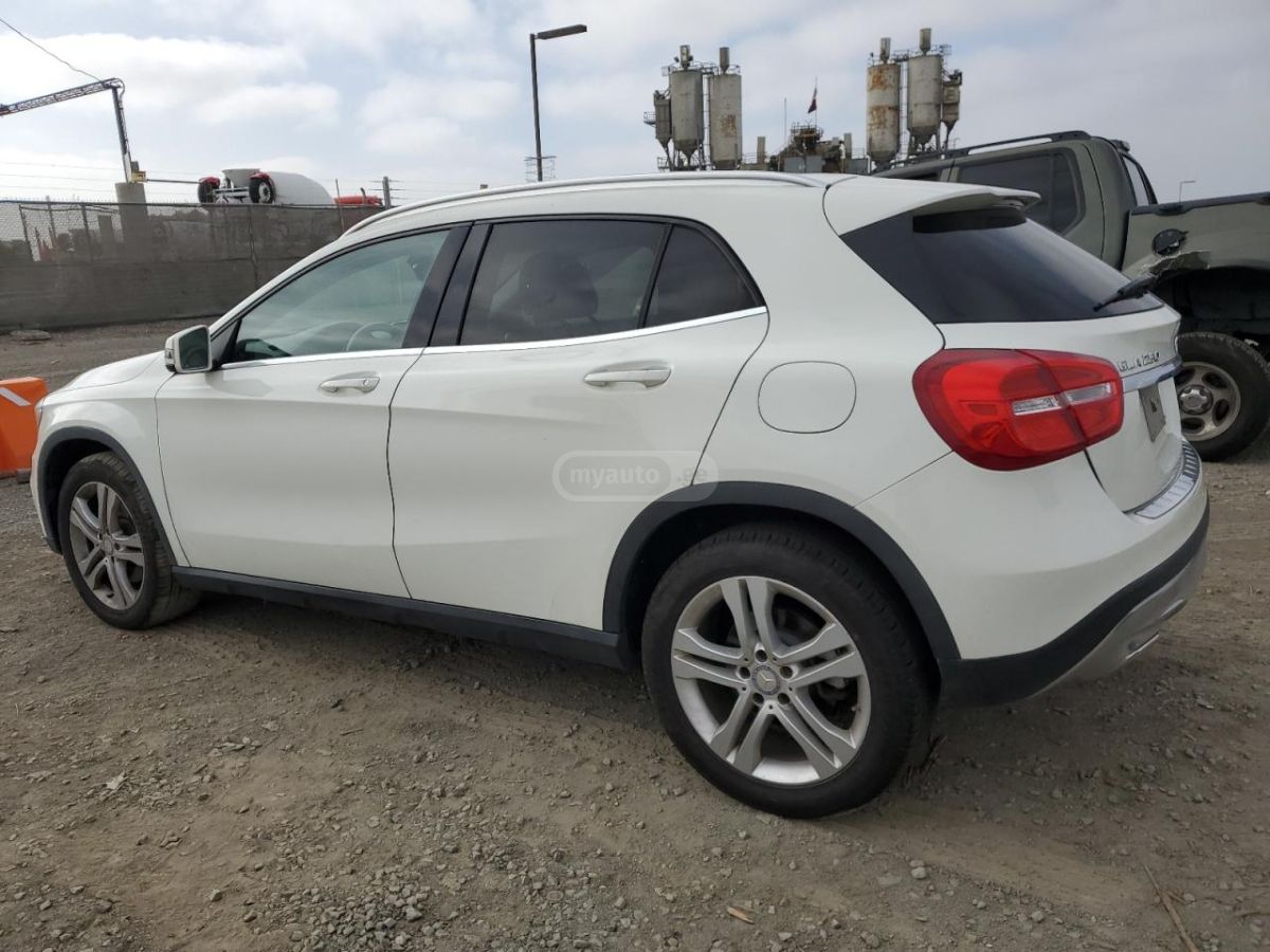 Mercedes-Benz GLA 250 2015 — photo 2