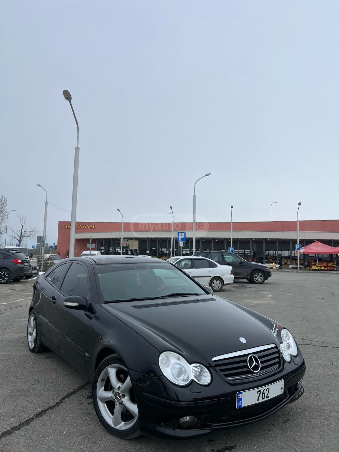 Mercedes-Benz C 220 2005 — photo 2