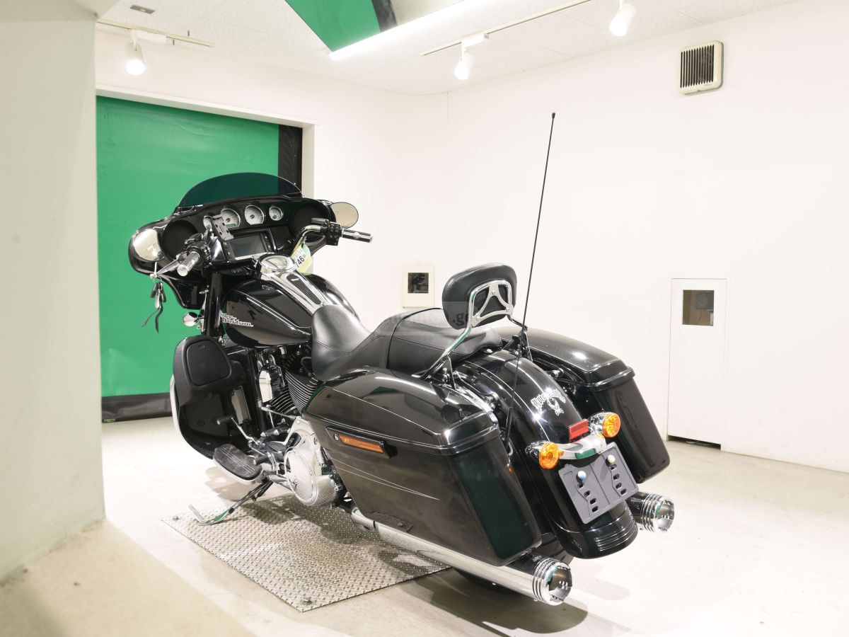 Harley-Davidson Street Glide 2016 — photo 2