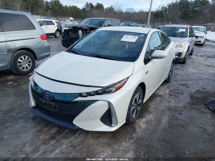 Toyota Prius 2017 — photo 2