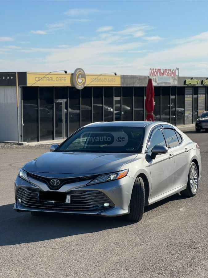 Toyota Camry 2019 — photo 2