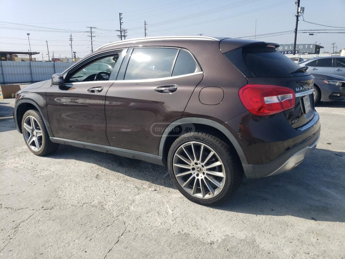 Mercedes-Benz GLA 250 2018 — photo 2