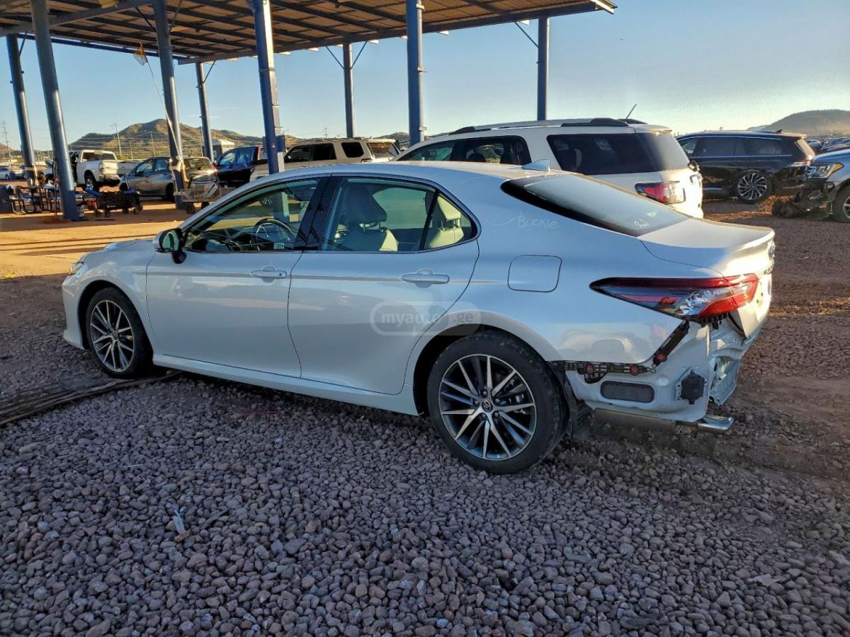 Toyota Camry 2023 — photo 2