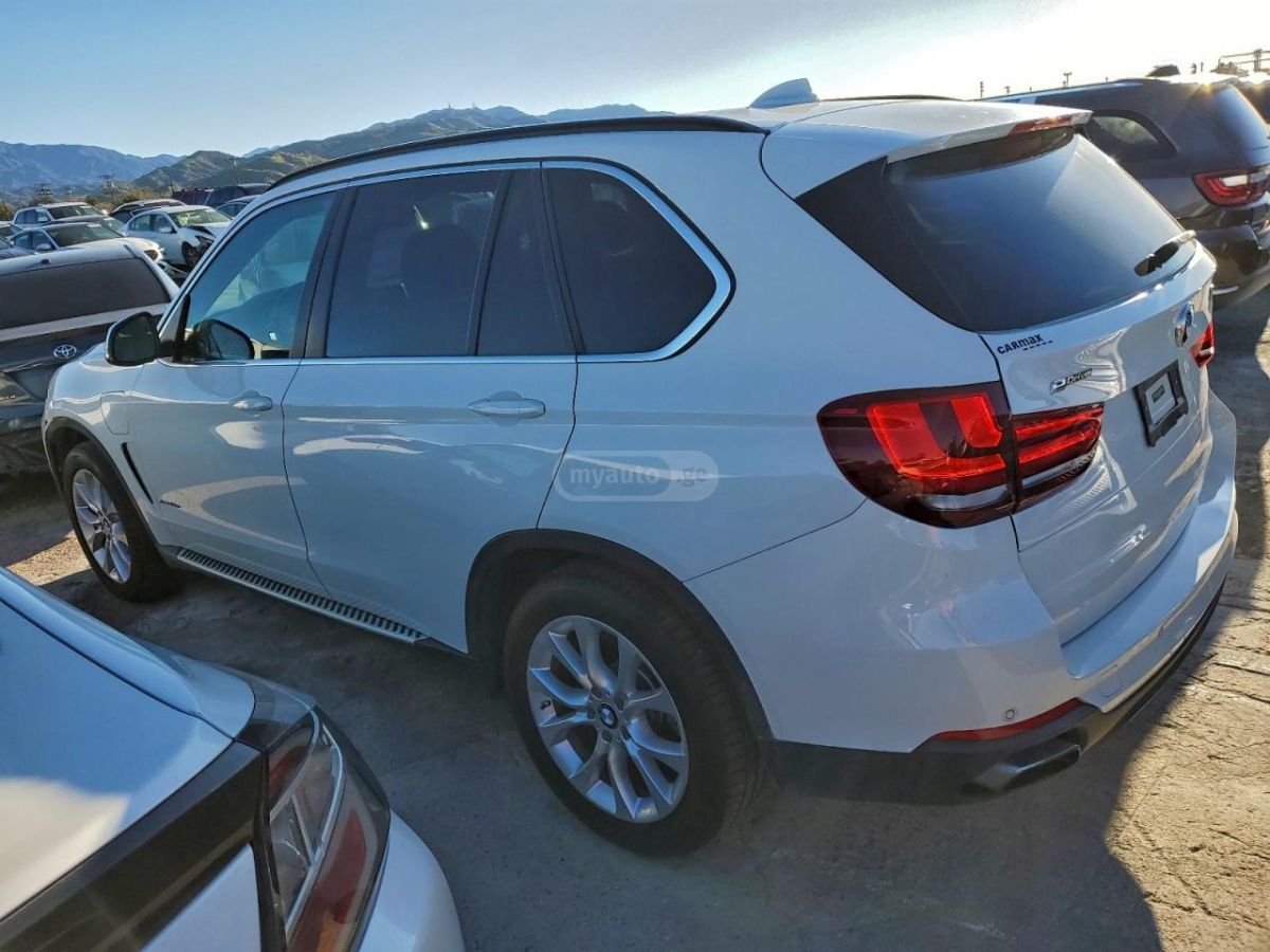 BMW X5 2016 — photo 2