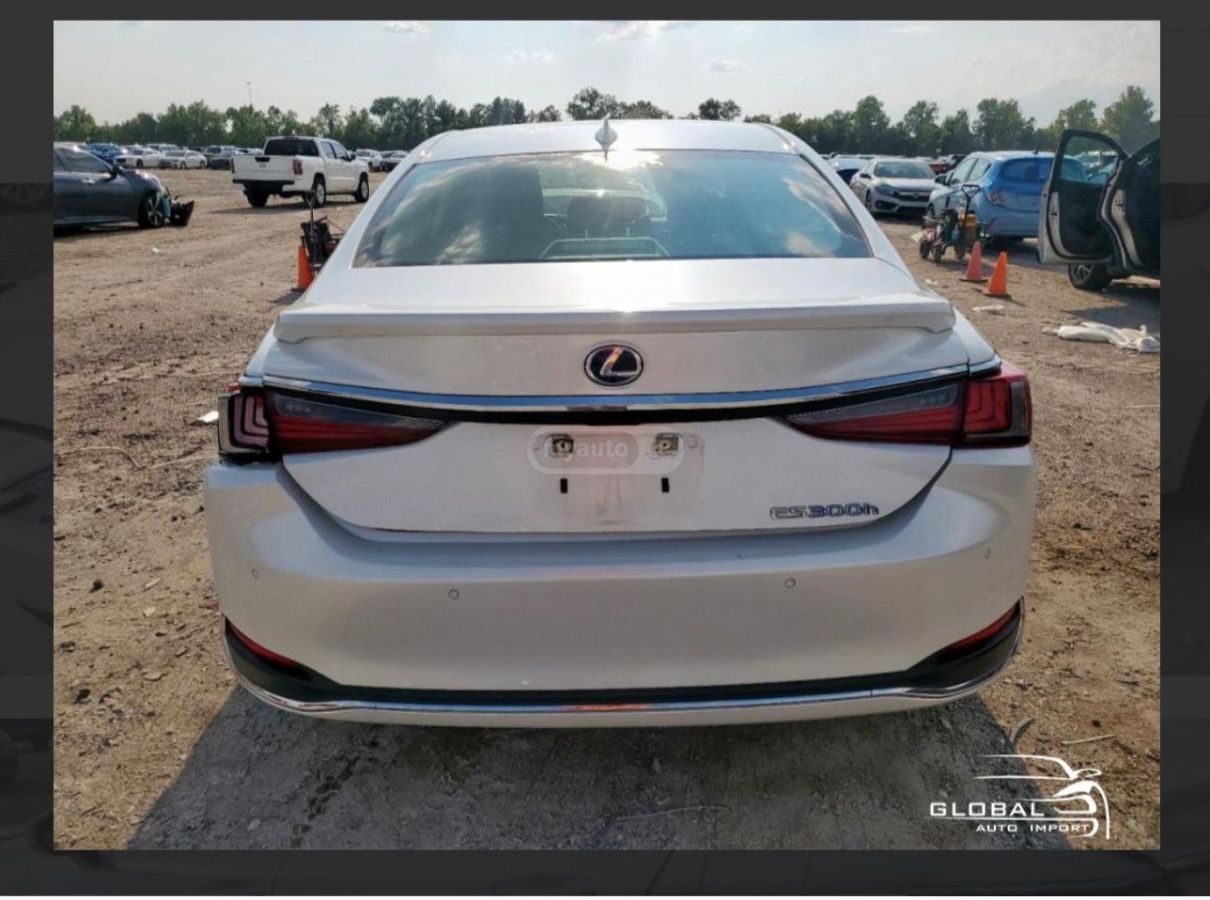 Lexus ES 300 2021 — photo 2