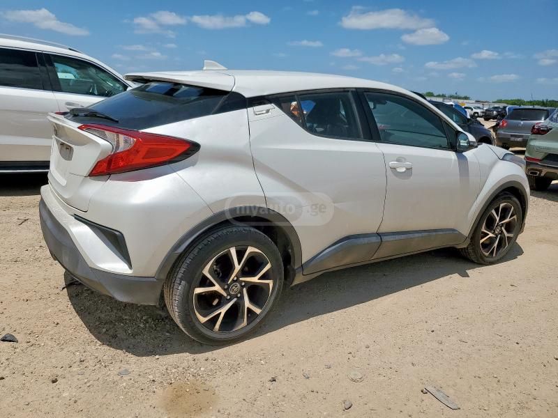 Toyota C-HR 2020 — photo 2