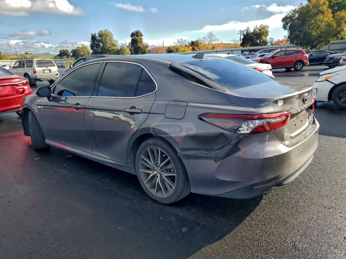 Toyota Camry 2024 — photo 2