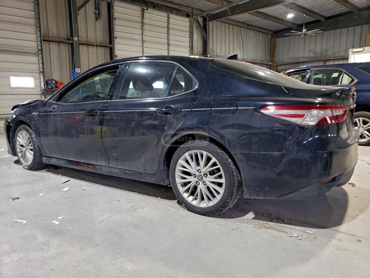 Toyota Camry 2020 — photo 2