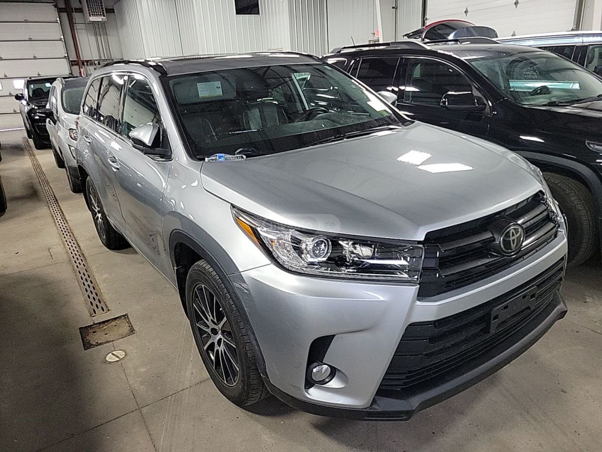 Toyota Highlander 2018 — photo 2