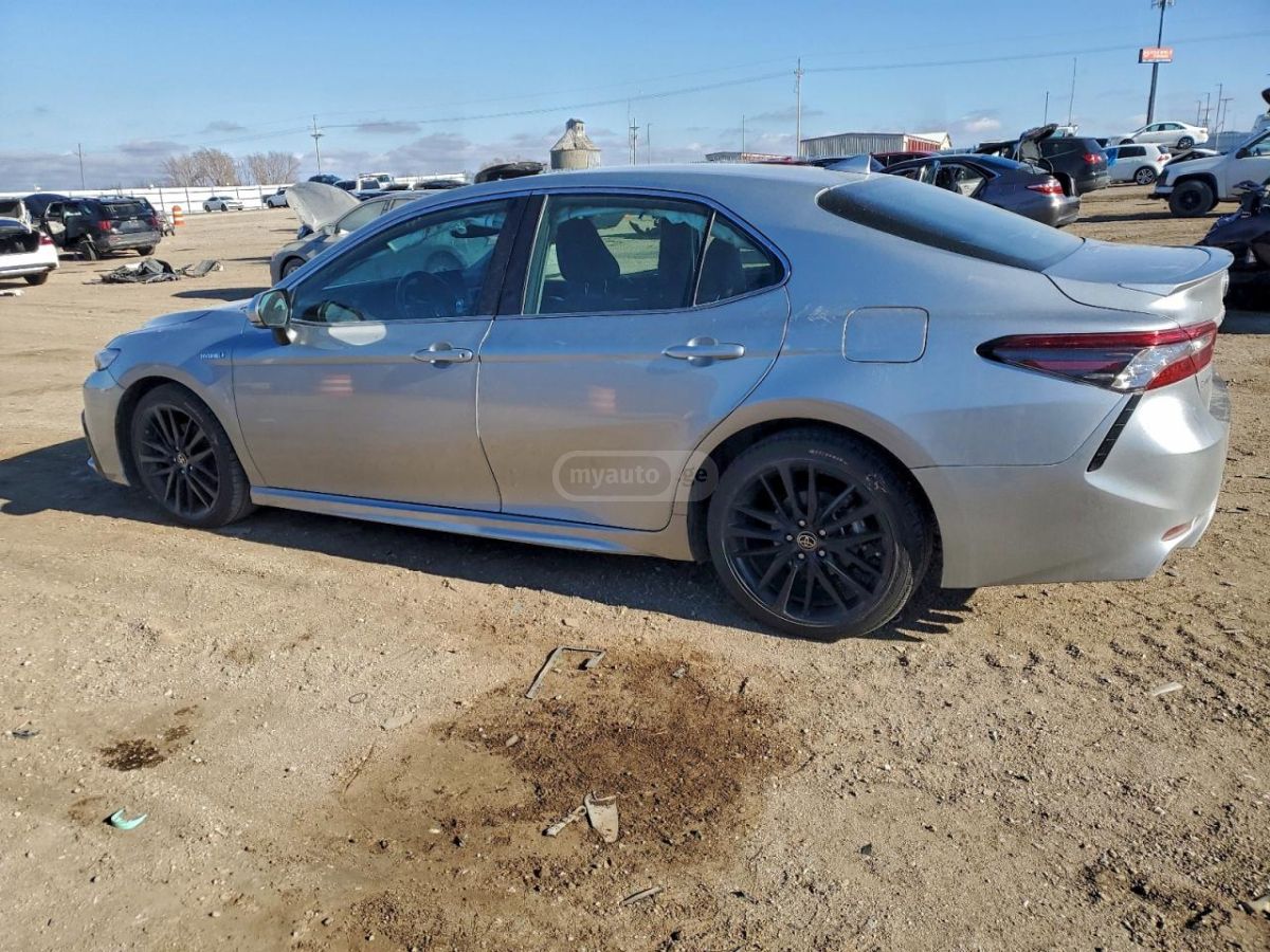 Toyota Camry 2021 — photo 2