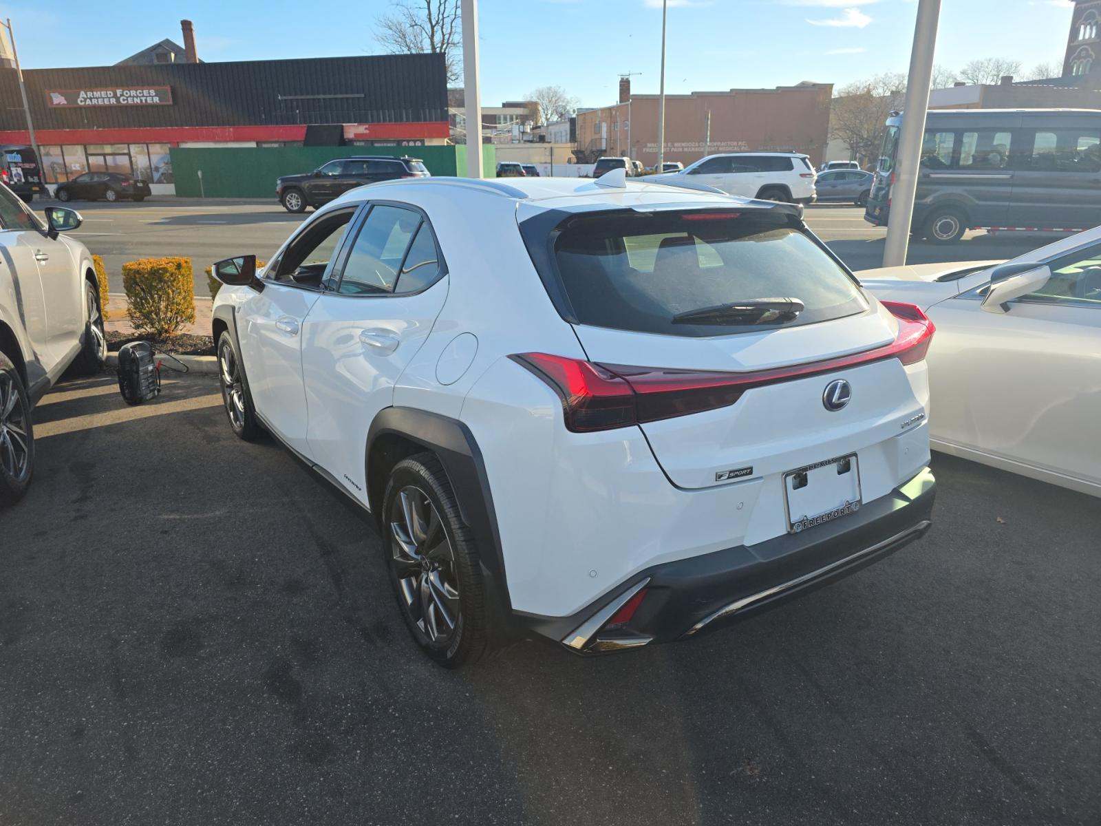Lexus UX 250 h 2021 — photo 2