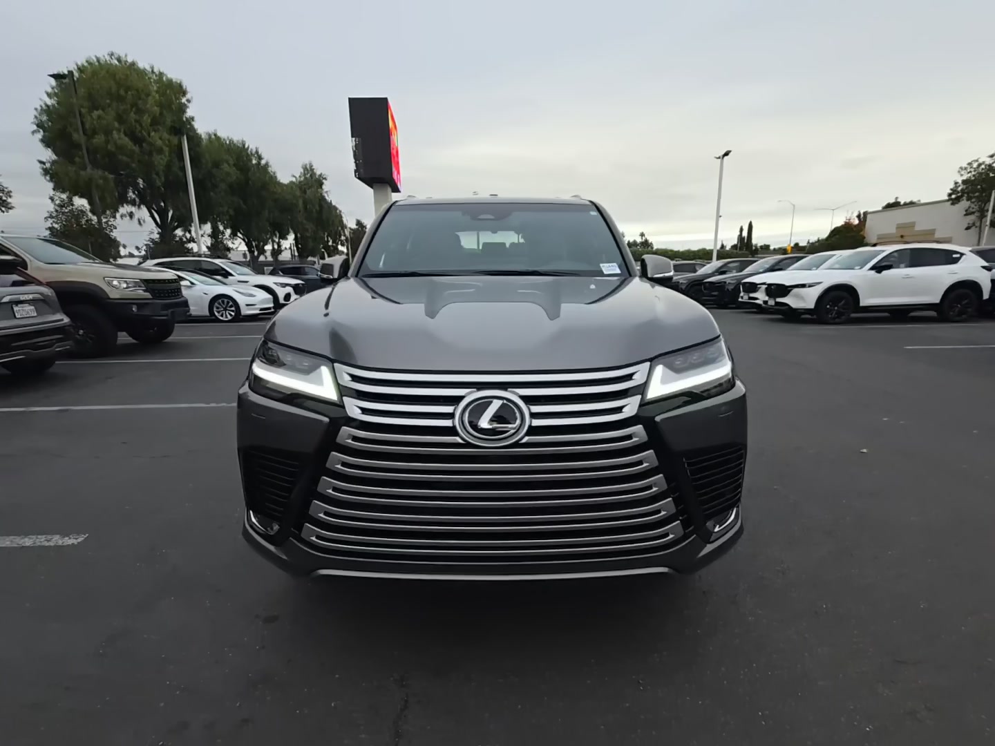 Lexus LX 600 2025 — photo 2