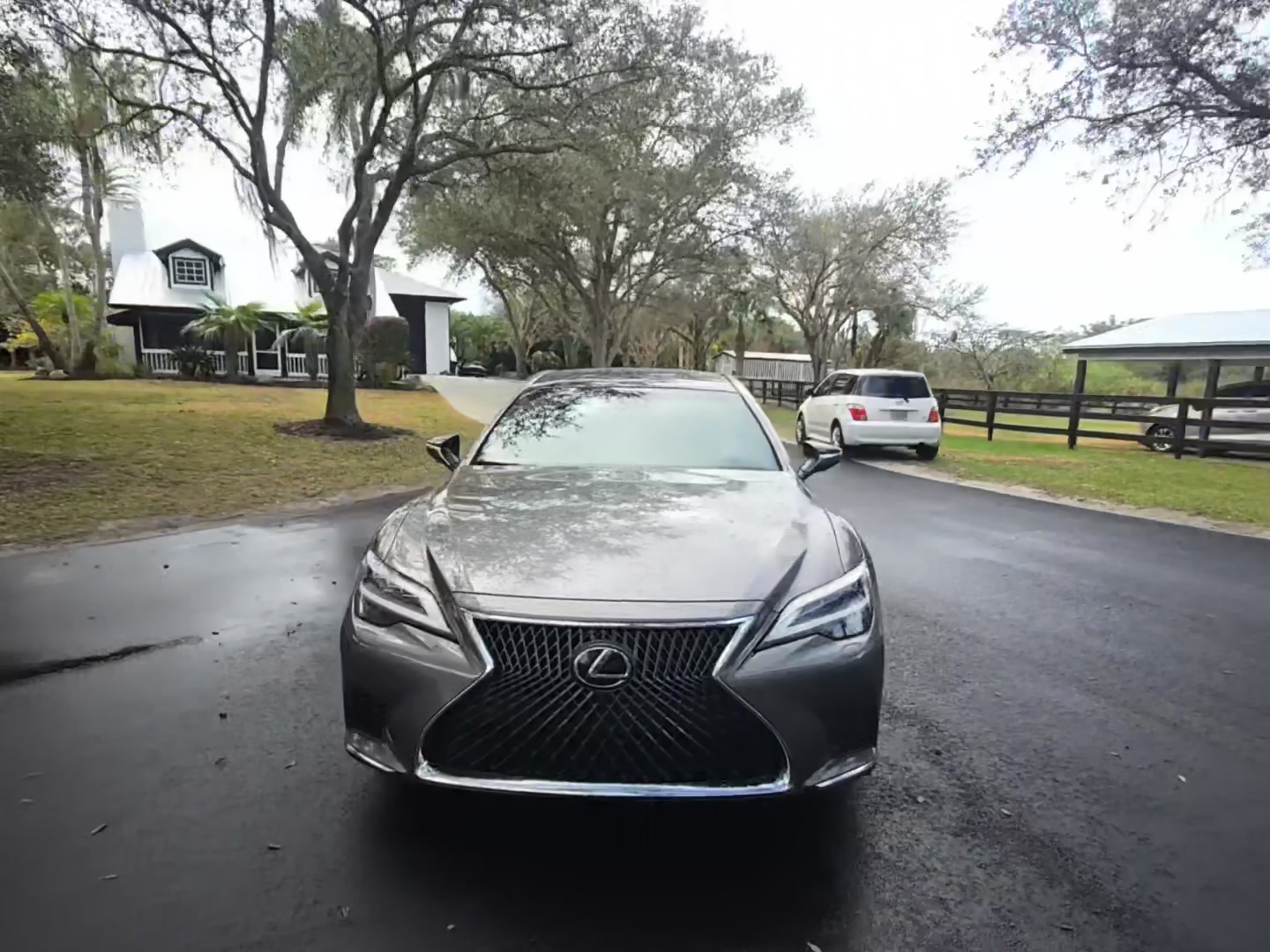 Lexus LS 500 2022 — photo 2