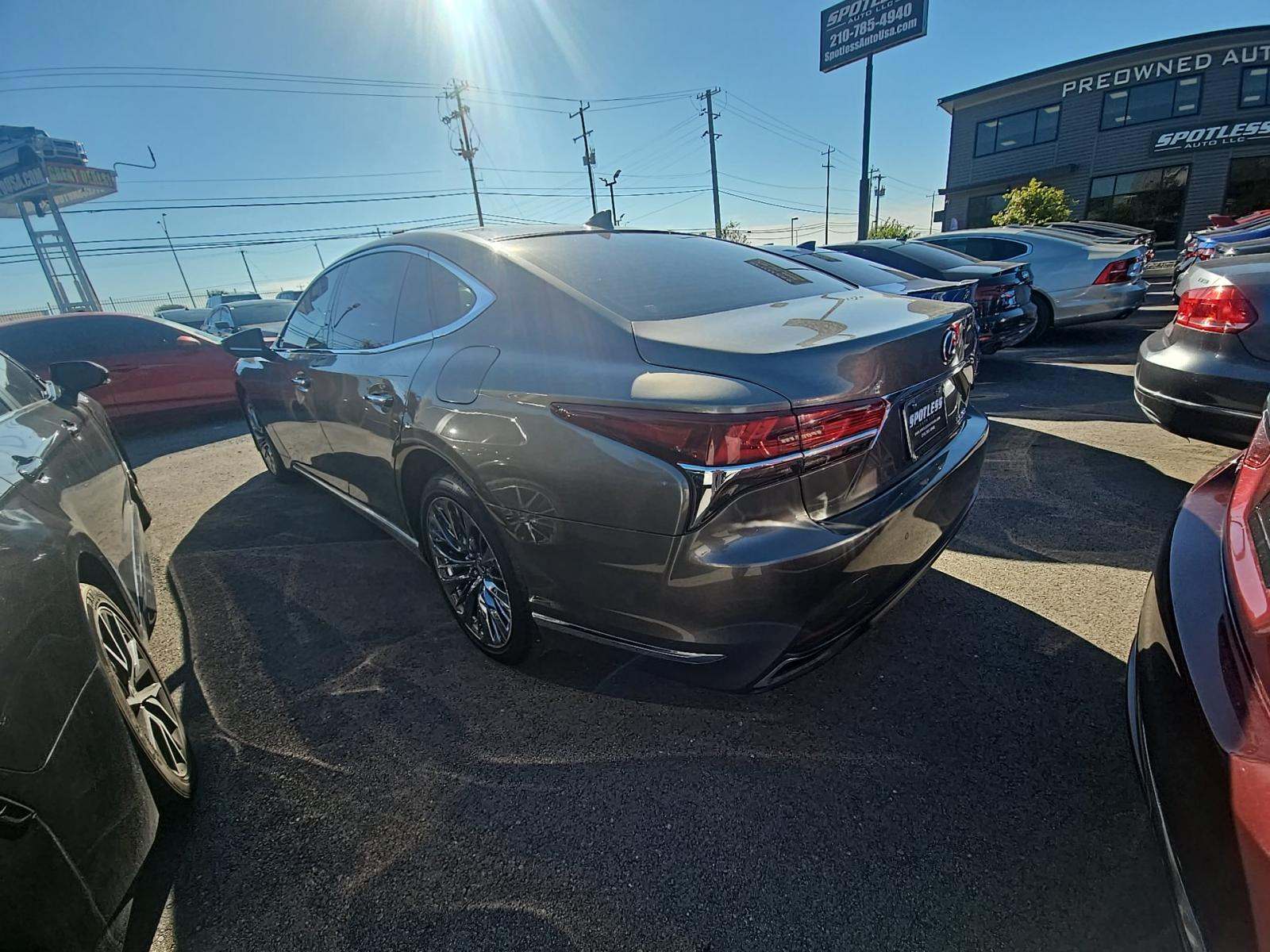 Lexus LS 500 2018 — photo 2