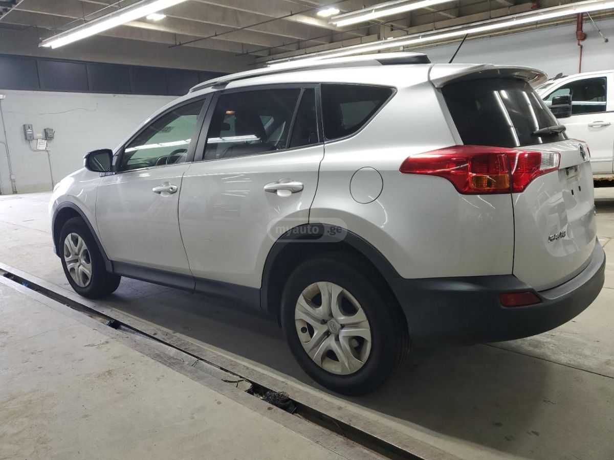 Toyota RAV4 2015 — photo 2
