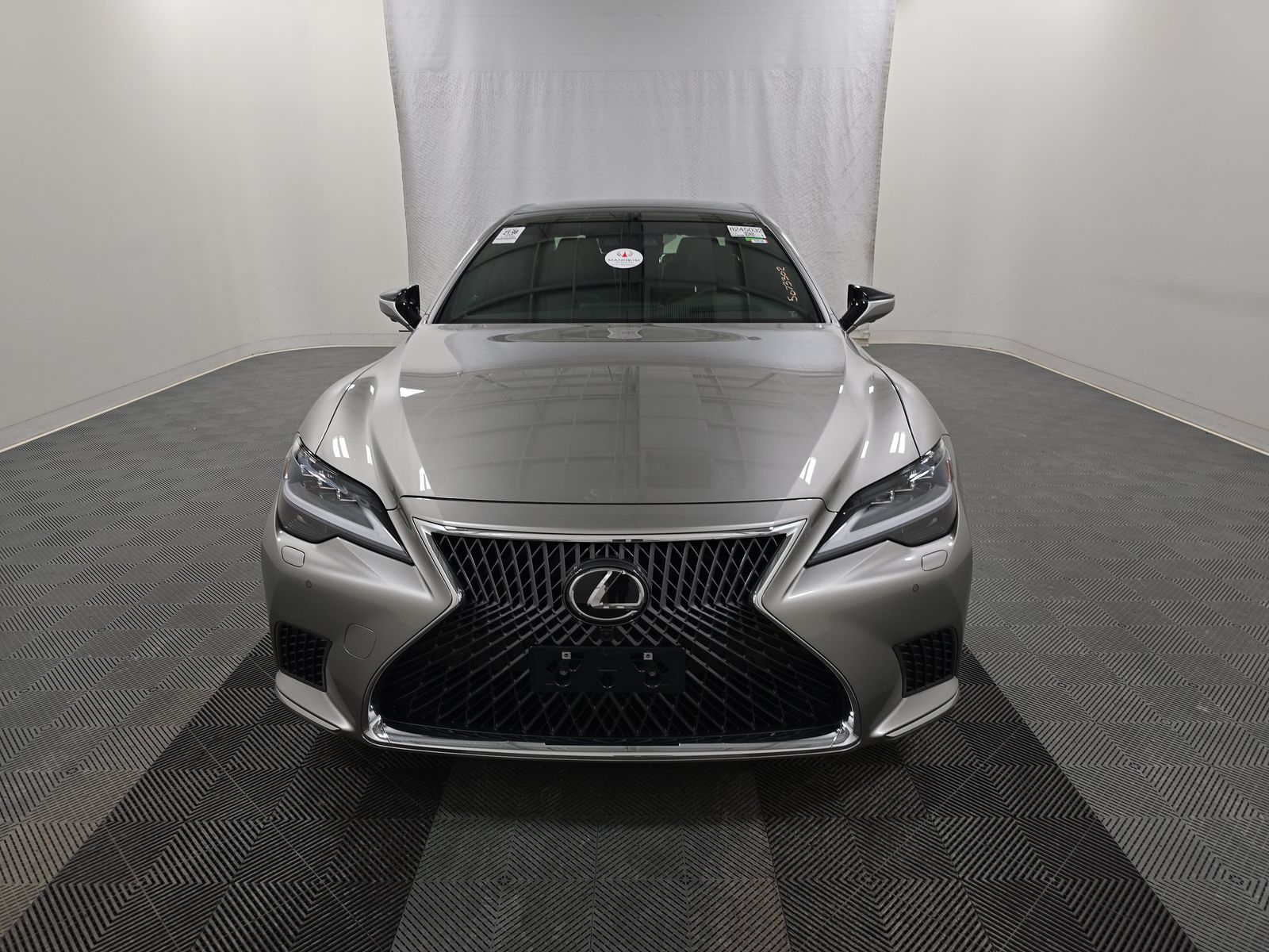 Lexus LS 500 2023 — photo 2