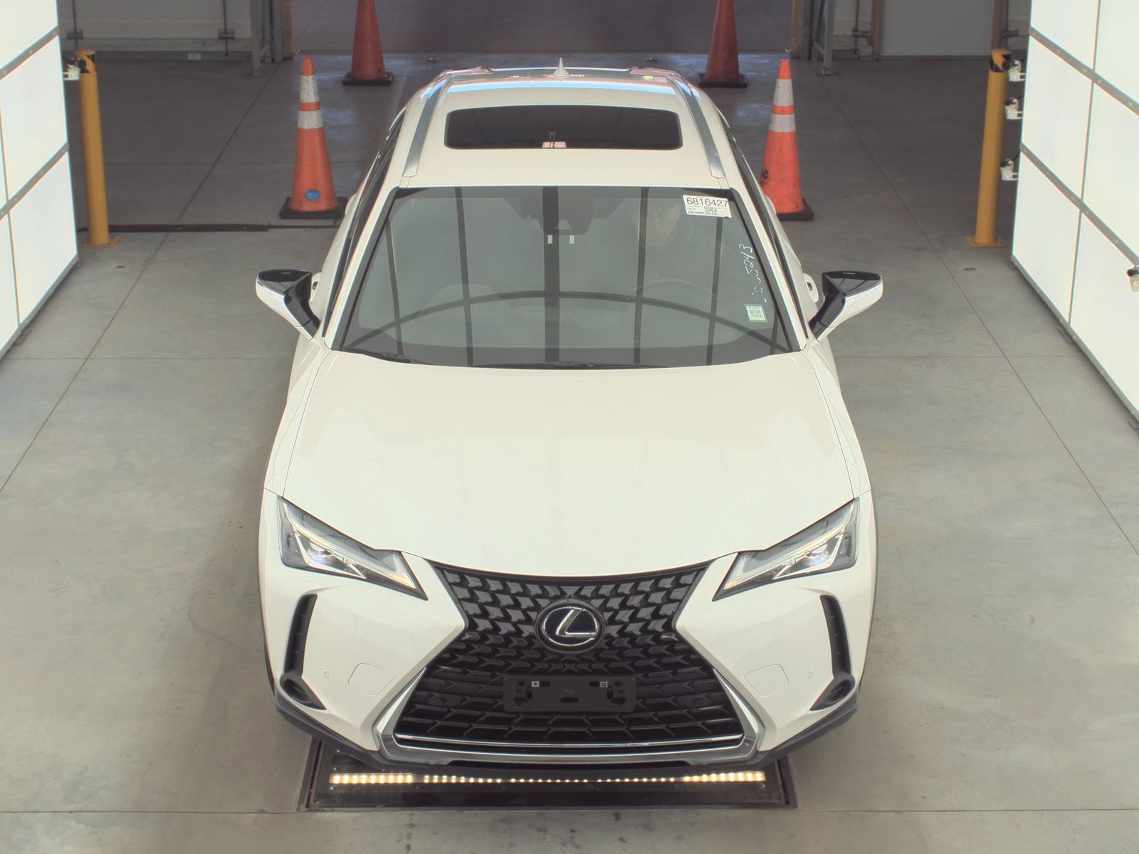 Lexus UX 250 h 2021 — photo 2