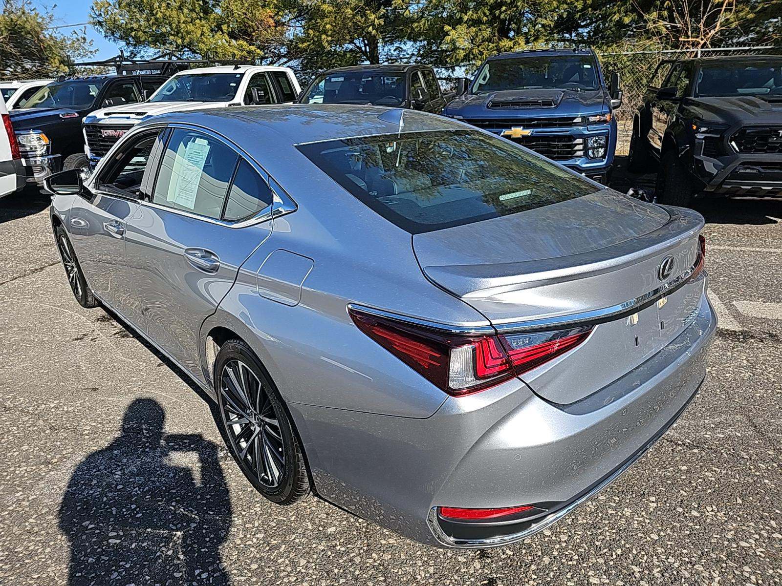 Lexus ES 300 2024 — photo 2
