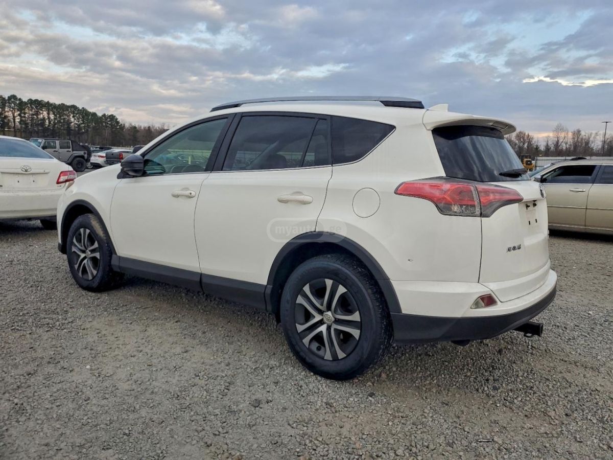 Toyota RAV4 2018 — photo 2