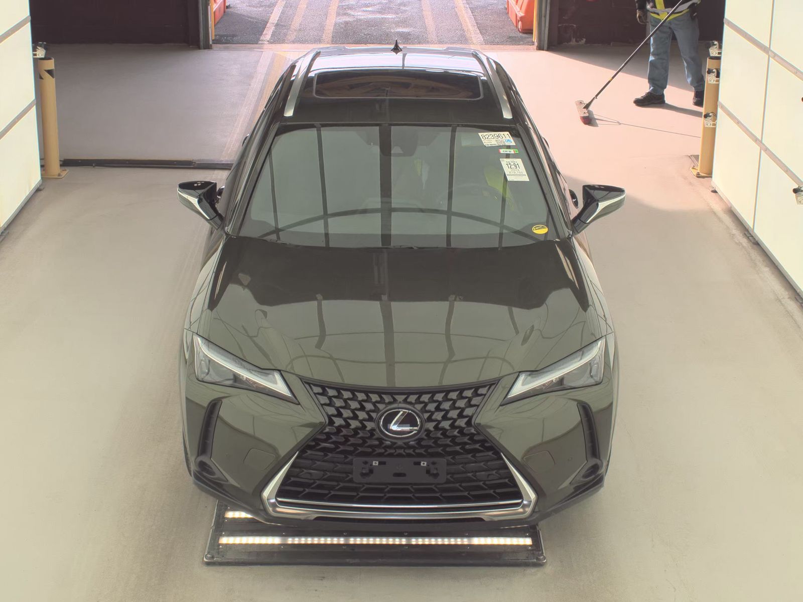 Lexus UX 250 h 2023 — photo 2
