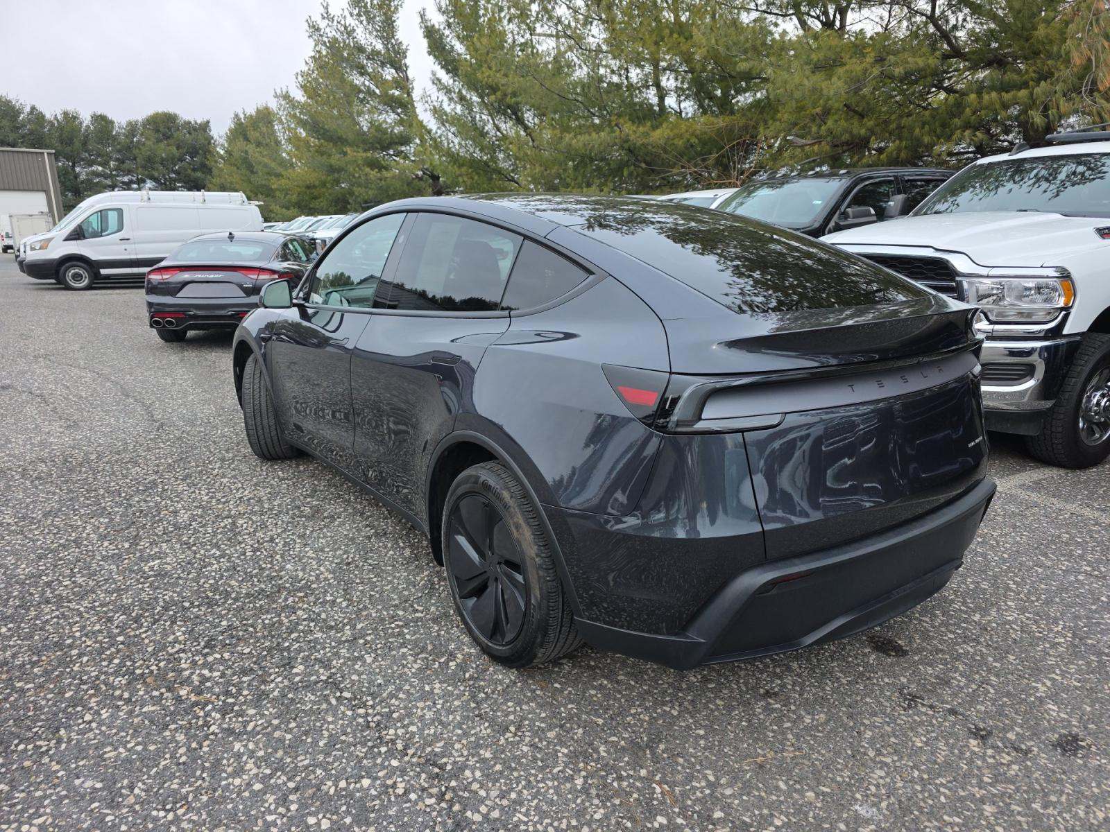 Tesla Model Y 2026 — photo 2