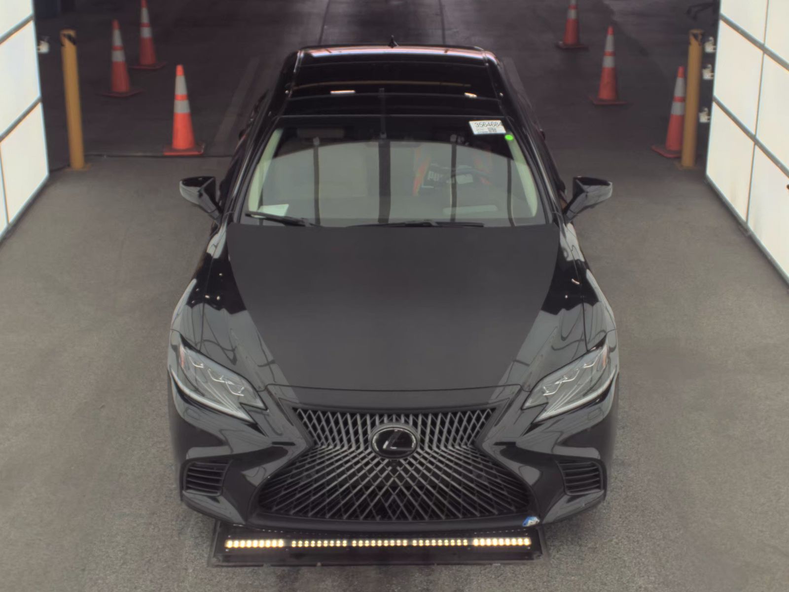 Lexus LS 500 2018 — photo 2
