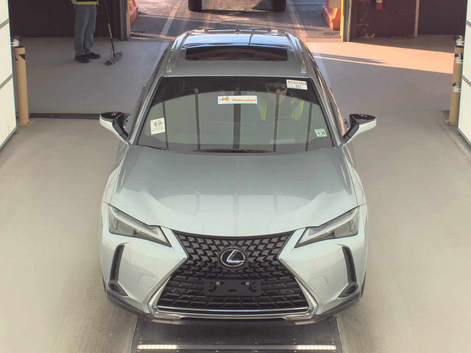 Lexus UX 250 h 2023 — photo 2