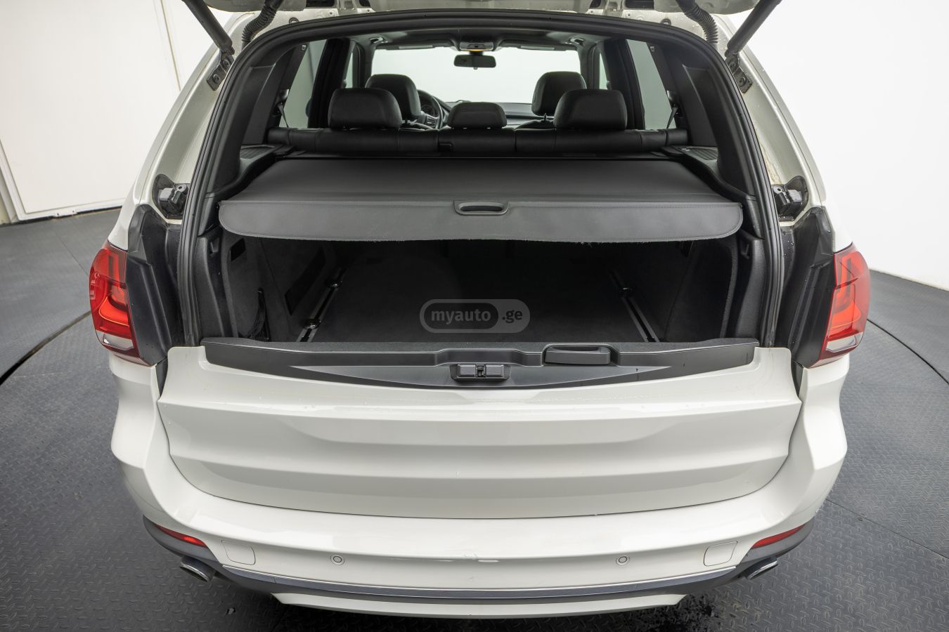 BMW X5 2017 — photo 2