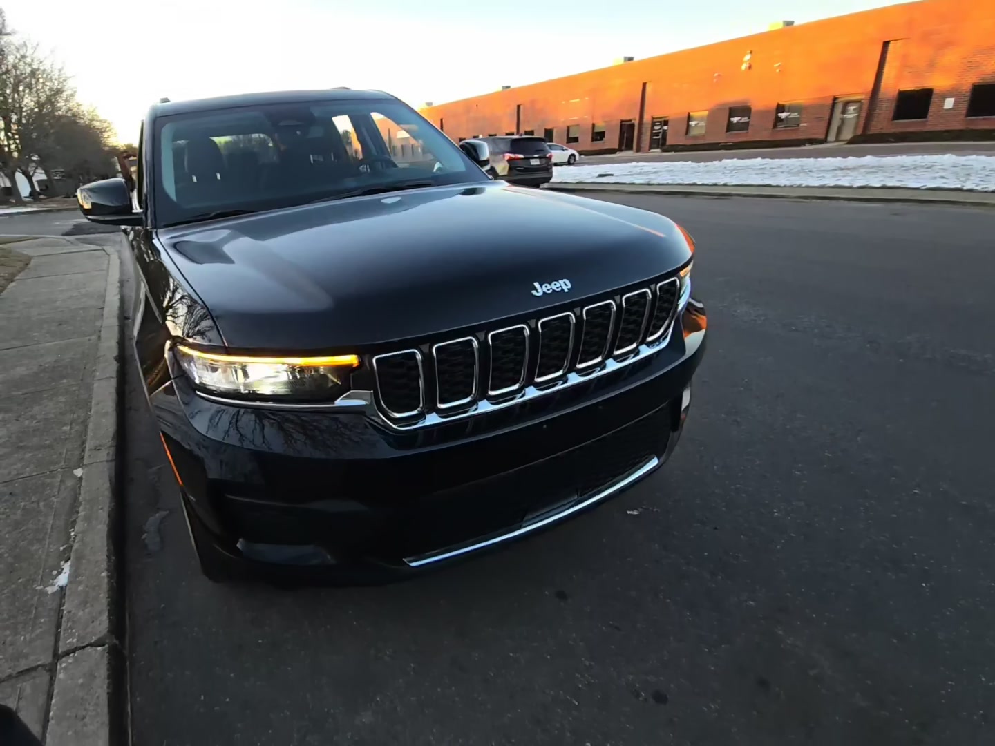 Jeep Grand Cherokee 2024 — photo 2
