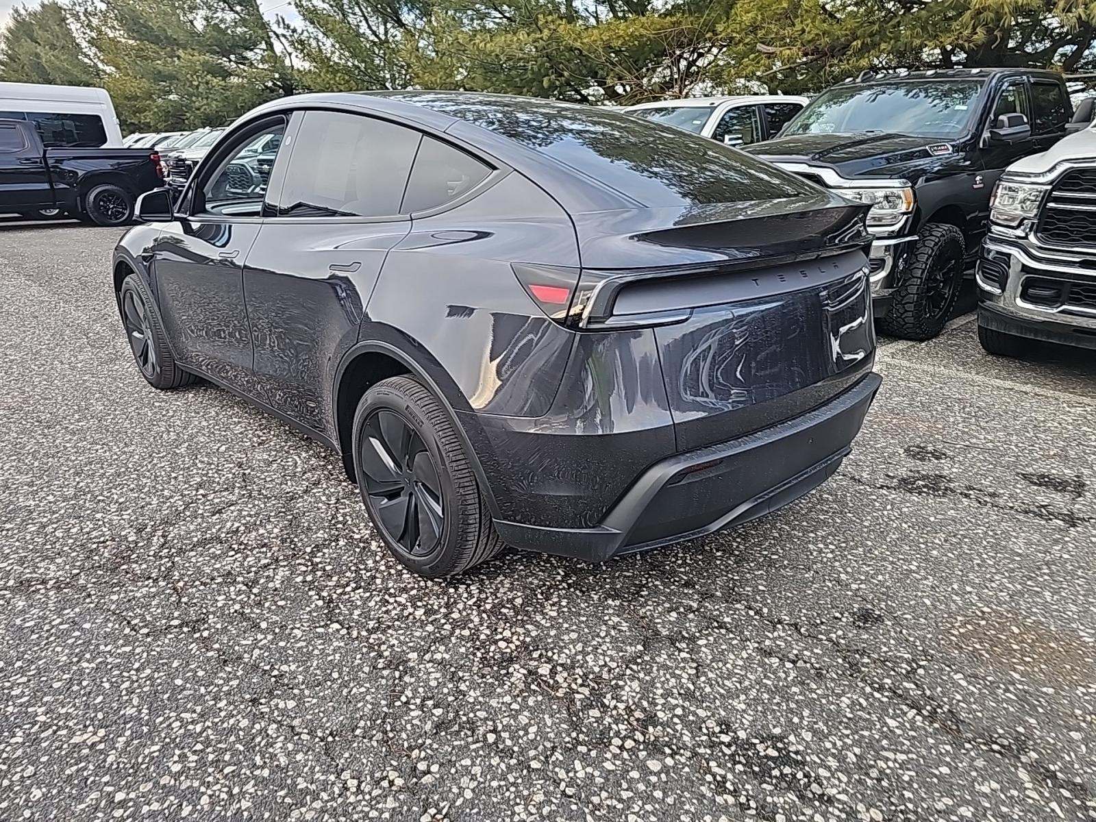 Tesla Model Y 2026 — photo 2