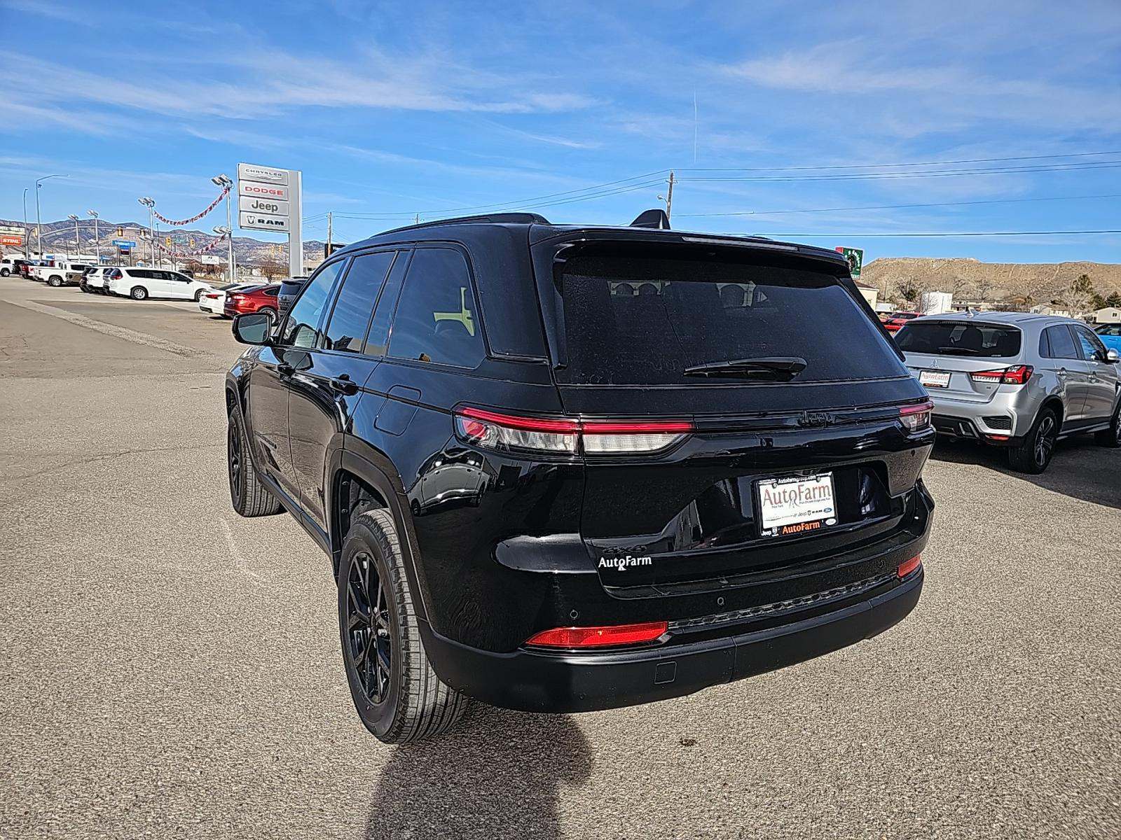 Jeep Grand Cherokee 2024 — photo 2