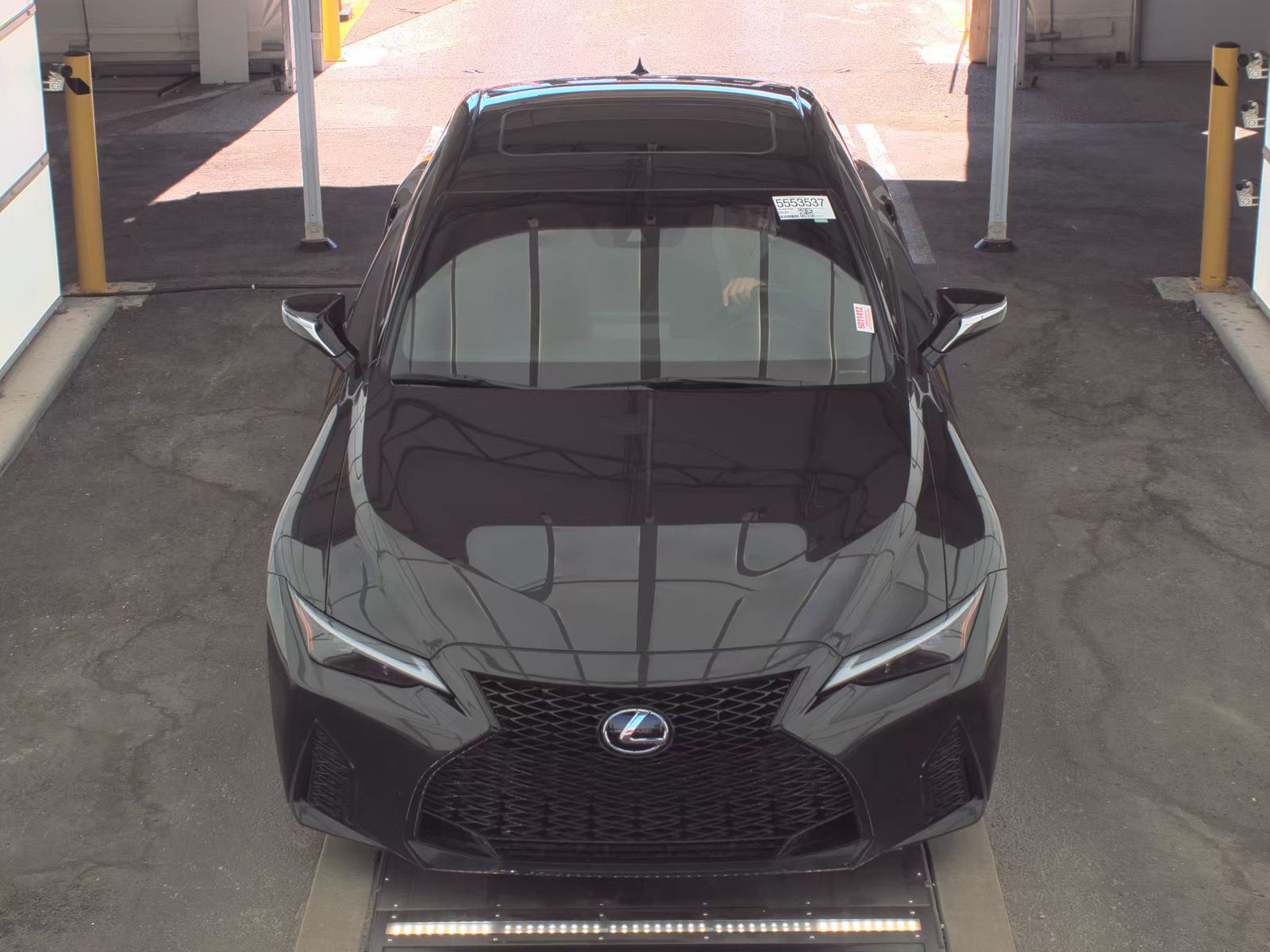 Lexus IS 350 2024 — photo 2