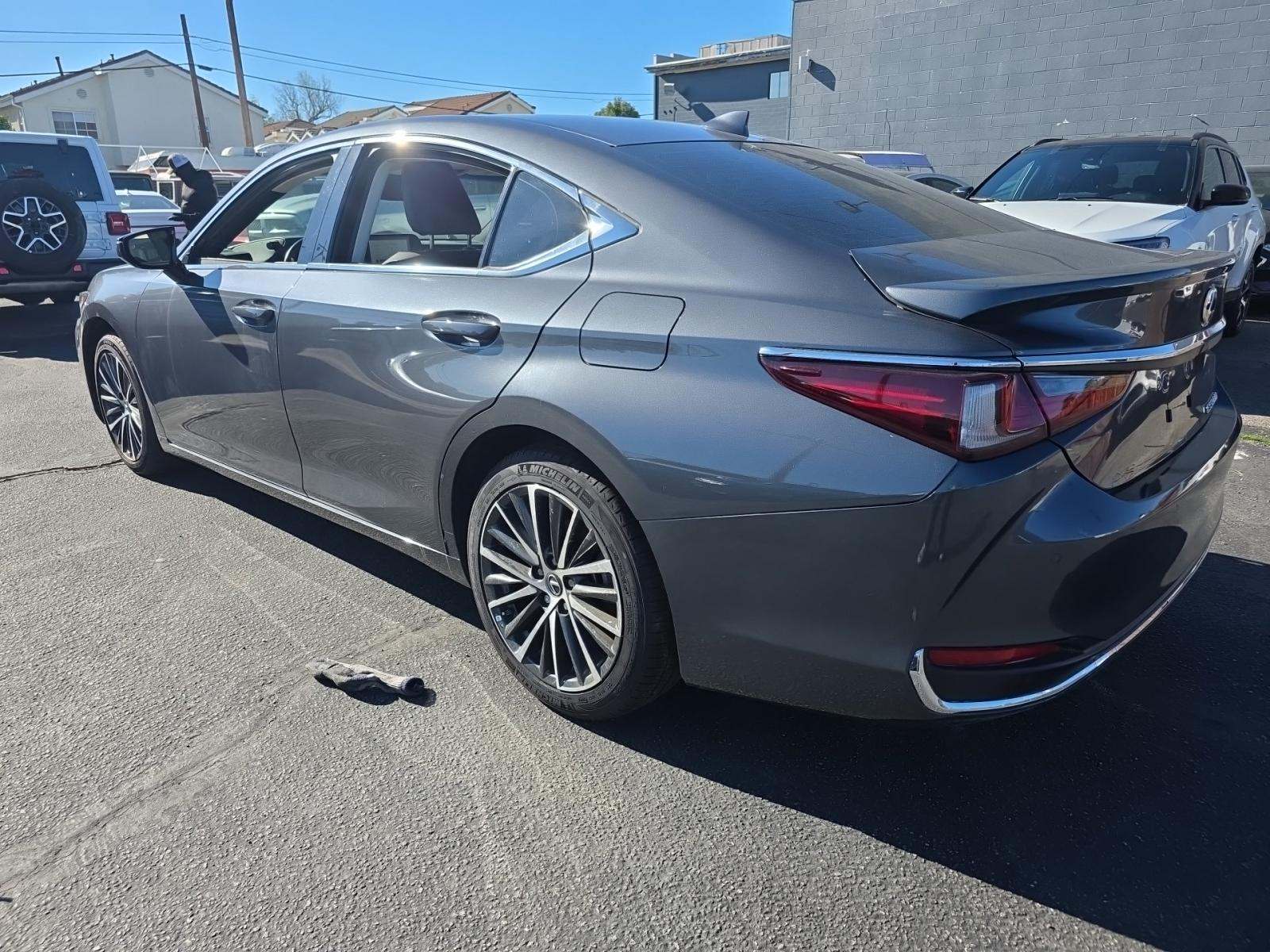 Lexus ES 300 2024 — photo 2