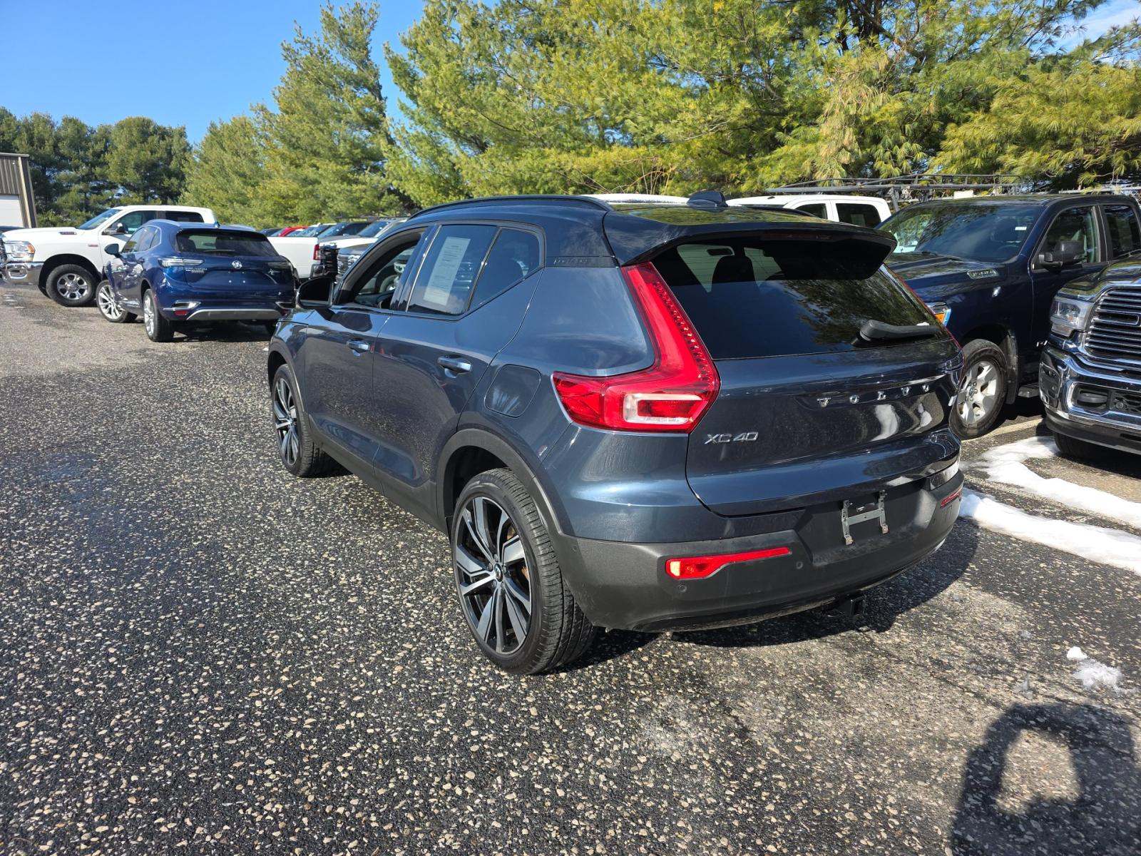 Volvo XC40 2022 — photo 2