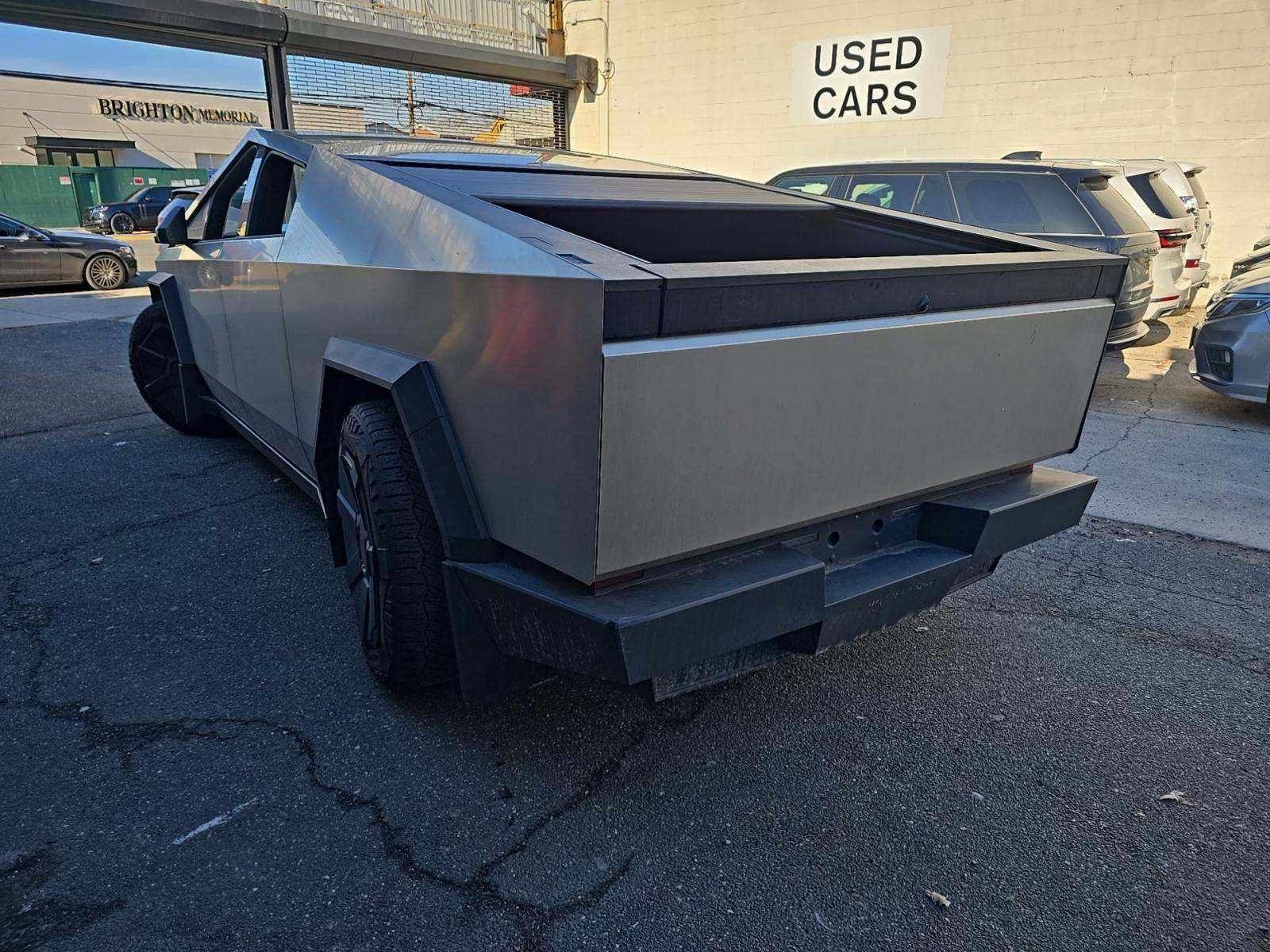 Tesla Cybertruck 2025 — photo 2